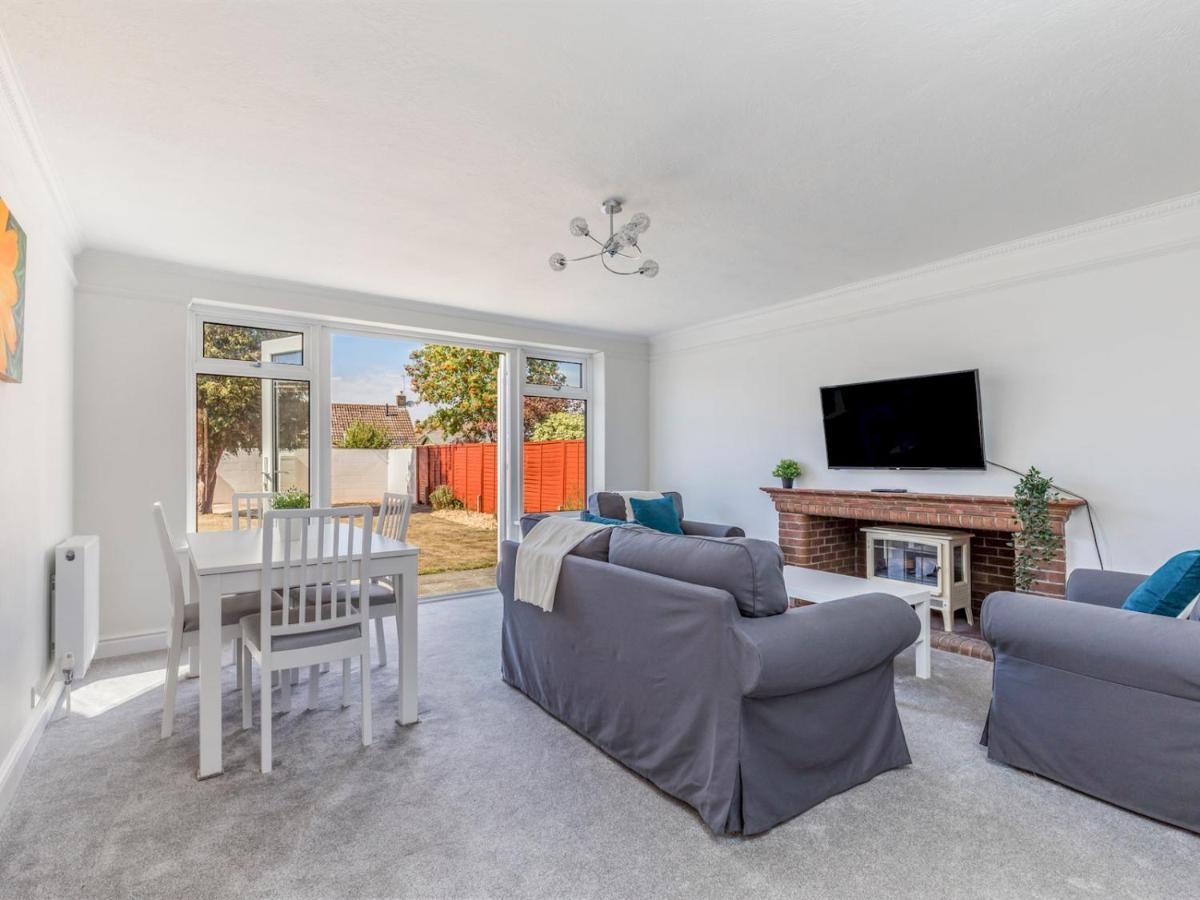 Pass The Keys Lovely Ground Floor Flat With Large Garden ชิชิสเตอร์ ภายนอก รูปภาพ