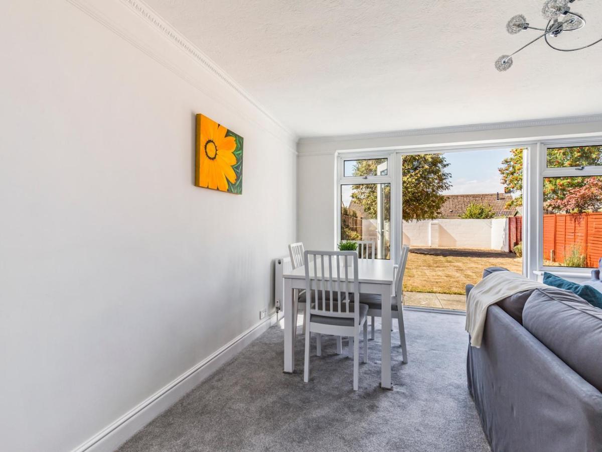 Pass The Keys Lovely Ground Floor Flat With Large Garden ชิชิสเตอร์ ภายนอก รูปภาพ