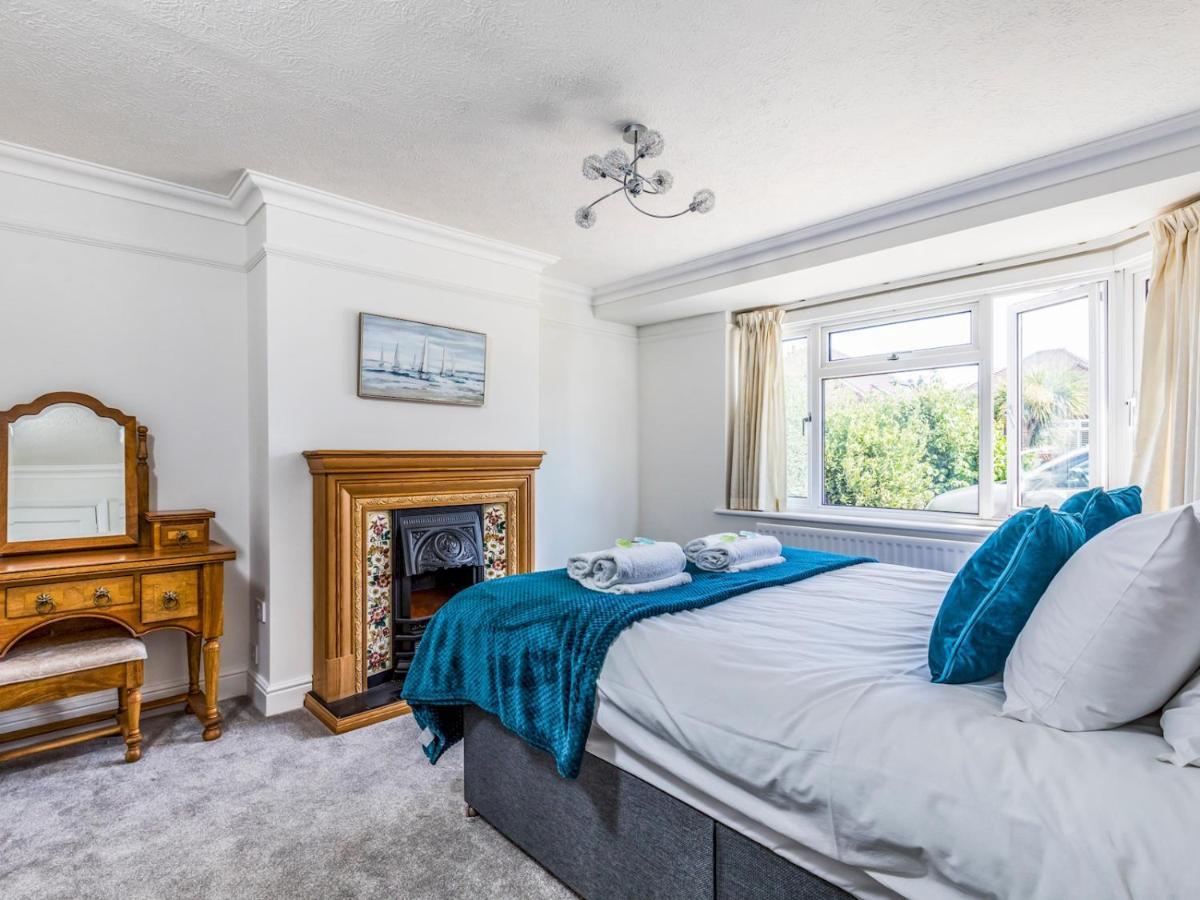 Pass The Keys Lovely Ground Floor Flat With Large Garden ชิชิสเตอร์ ภายนอก รูปภาพ