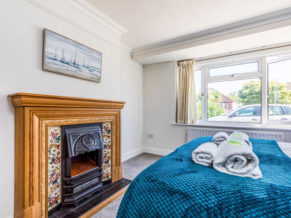 Pass The Keys Lovely Ground Floor Flat With Large Garden ชิชิสเตอร์ ภายนอก รูปภาพ