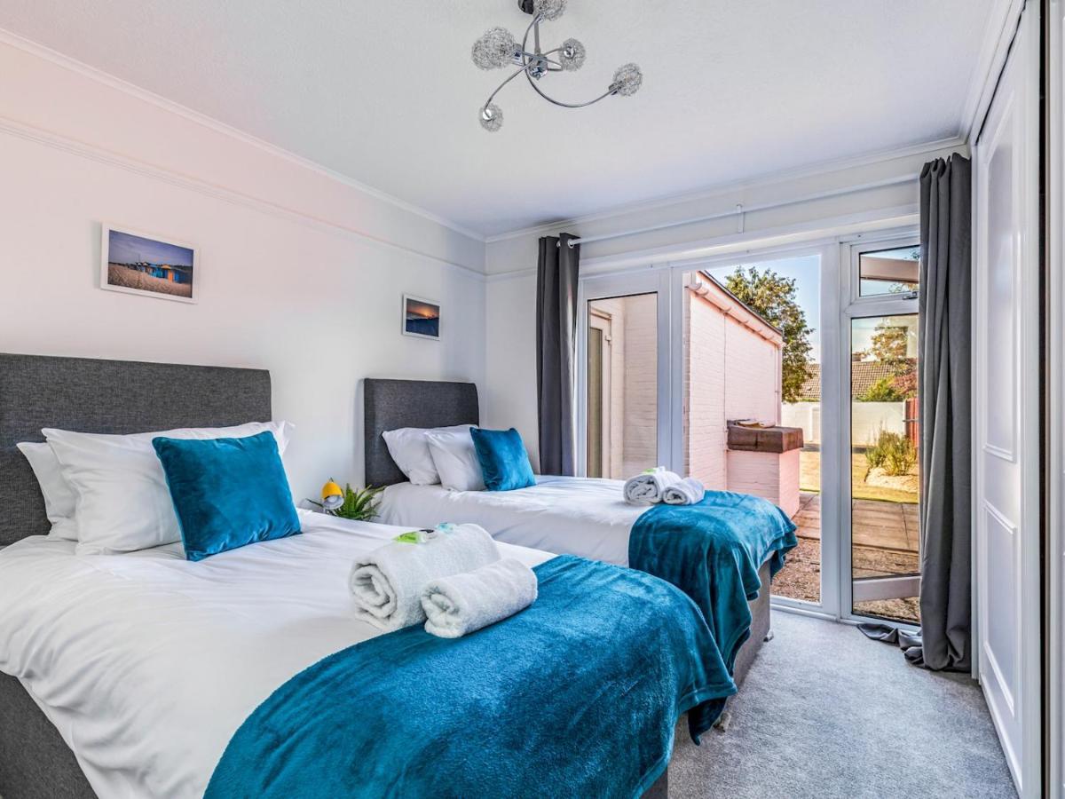 Pass The Keys Lovely Ground Floor Flat With Large Garden ชิชิสเตอร์ ภายนอก รูปภาพ