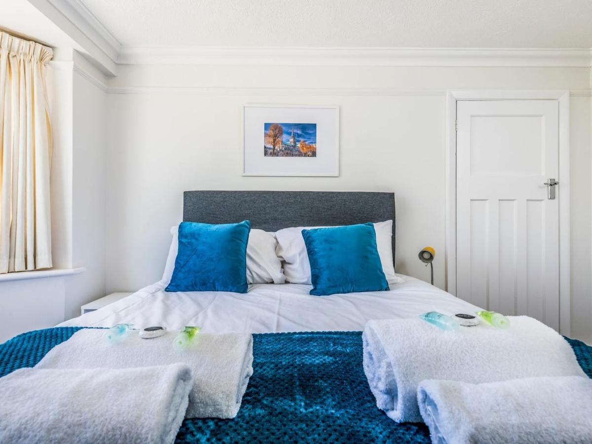 Pass The Keys Lovely Ground Floor Flat With Large Garden ชิชิสเตอร์ ภายนอก รูปภาพ