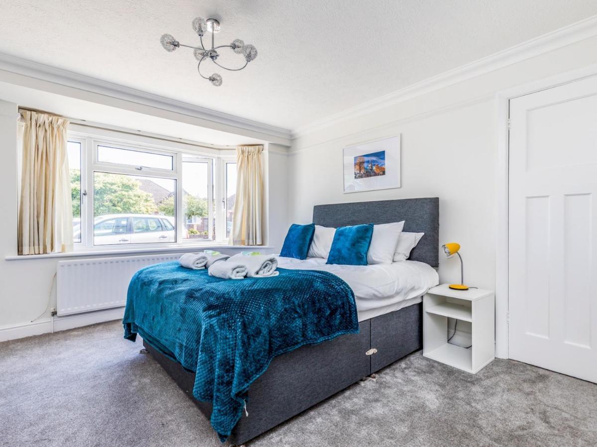 Pass The Keys Lovely Ground Floor Flat With Large Garden ชิชิสเตอร์ ภายนอก รูปภาพ